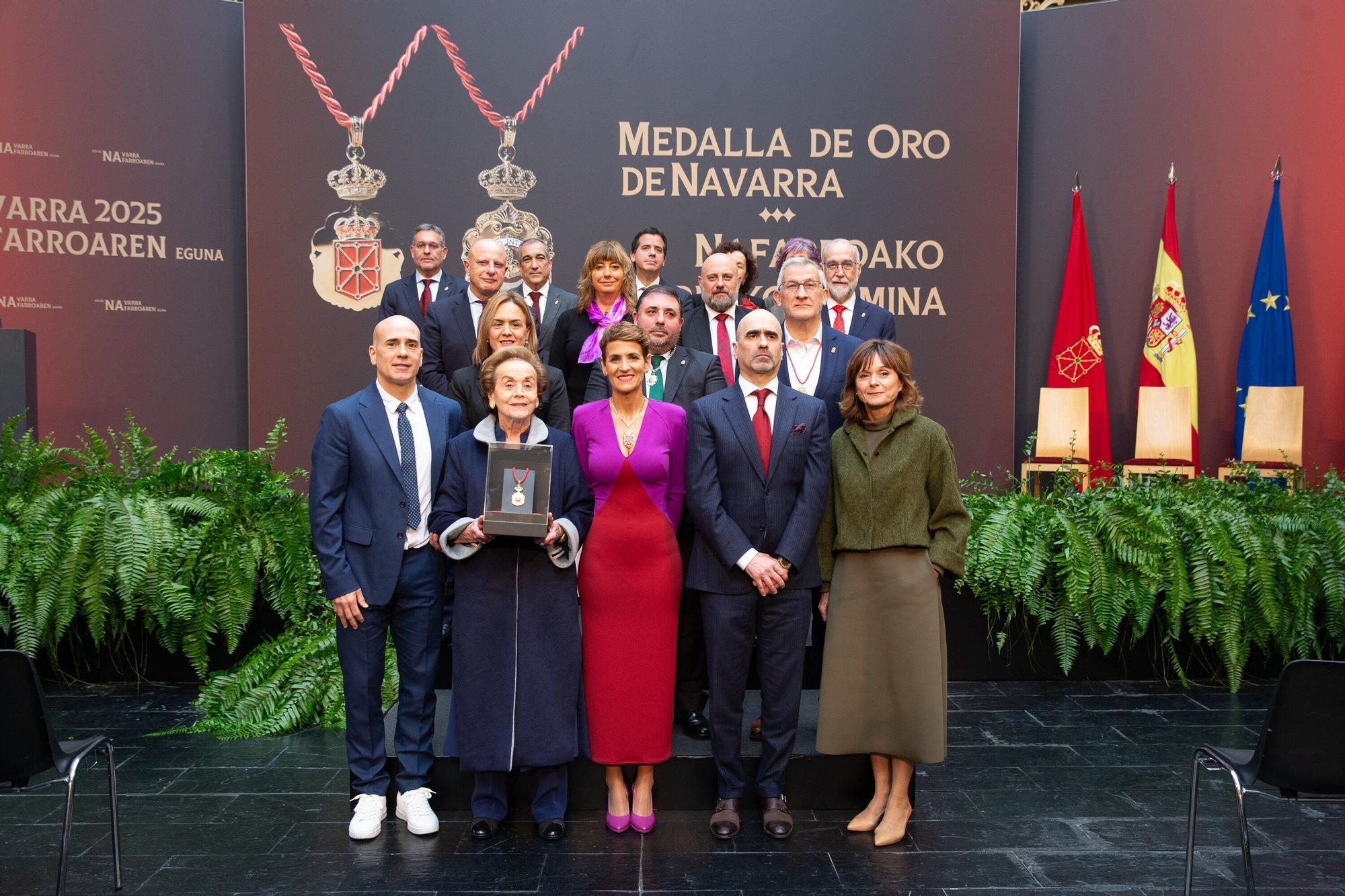 Fotos de la entrega de la Medalla de Oro de Navarra a Manuel Torres a título póstumo