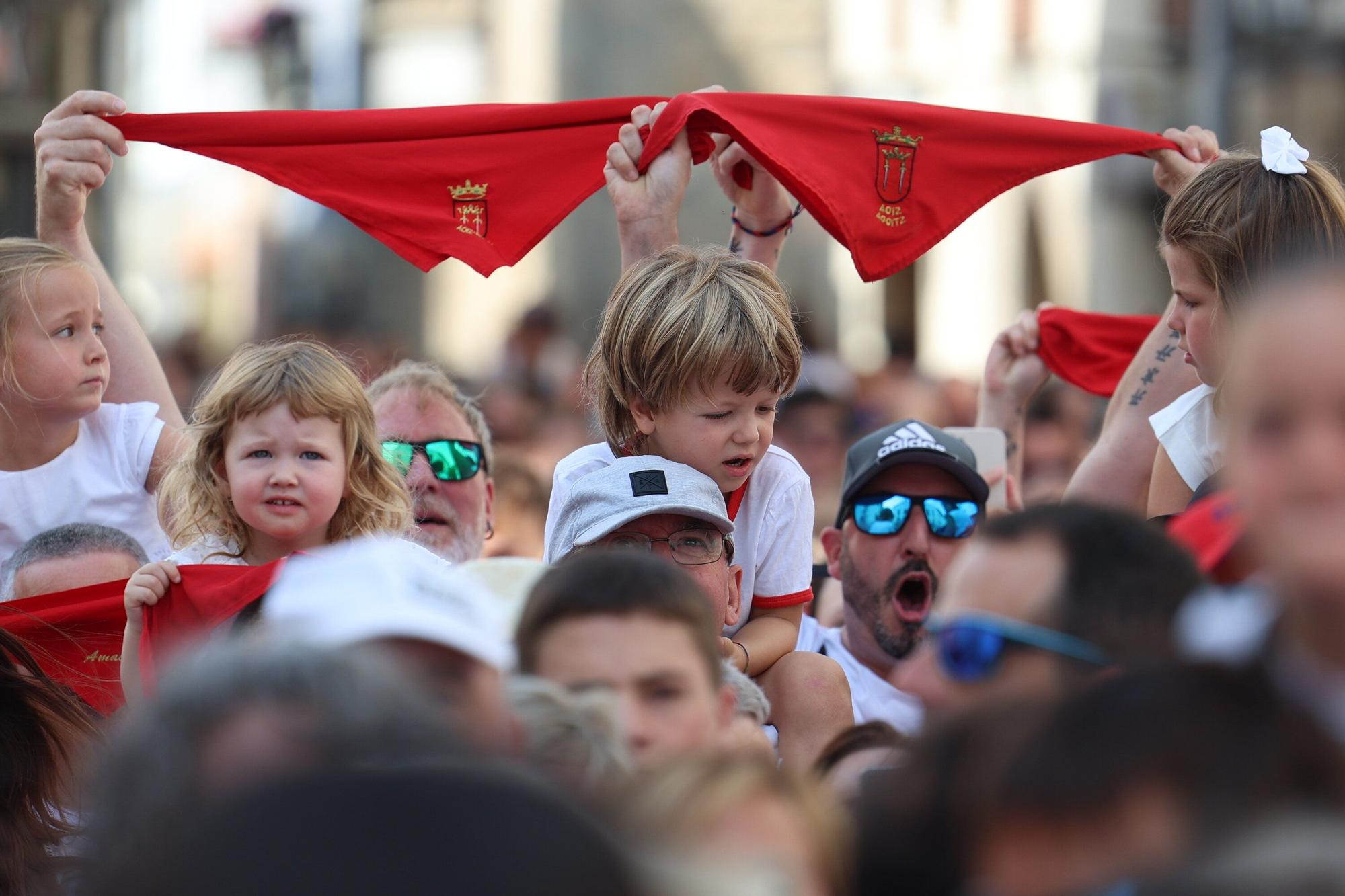 Fotos del chupinazo de fiestas de Aoiz 2025