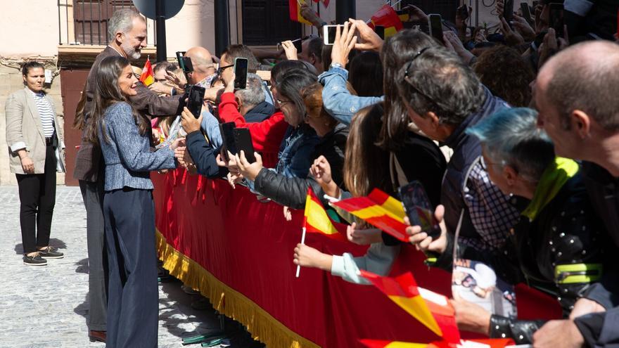 A Sus Majestades los Reyes