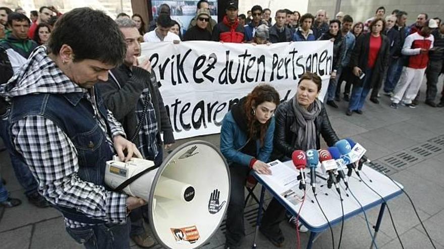 Homenajean a dos excluidos sociales fallecidos en febrero en Bizkaia