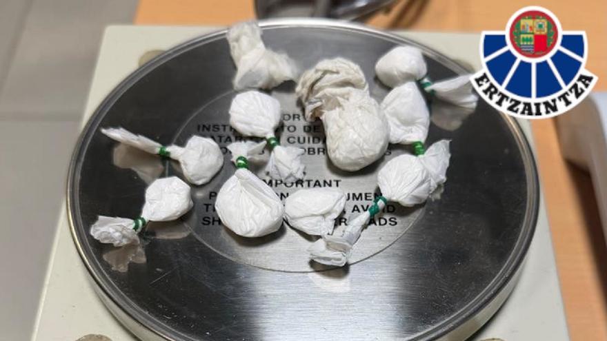 Detenido en Bergara al tratar de deshacerse de drogas al paso de una patrulla