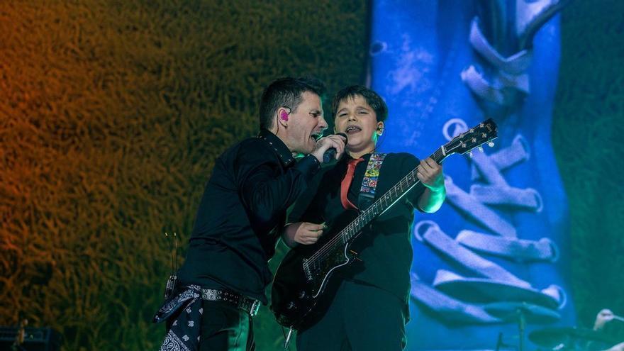 El bonito gesto de Dani Martín en su concierto con Oli, el hijo de Rulo, del grupo Rulo y la Contrabanda
