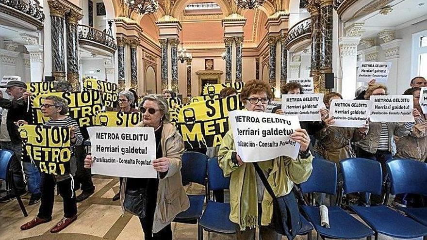 El Pleno pide a Lakua y a la Diputación  que concreten la financiación de la pasante