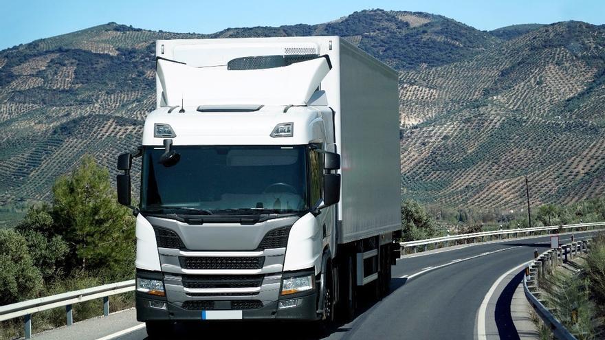Detenido un camionero por circular drogado, sin puntos en el carnet y con la carga al descubierto