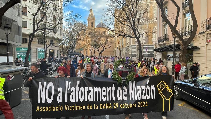 Una nueva manifestación pide que Mazón "no quede impune" por la dana: "Estamos aquí para que no se le aplique el aforamiento"
