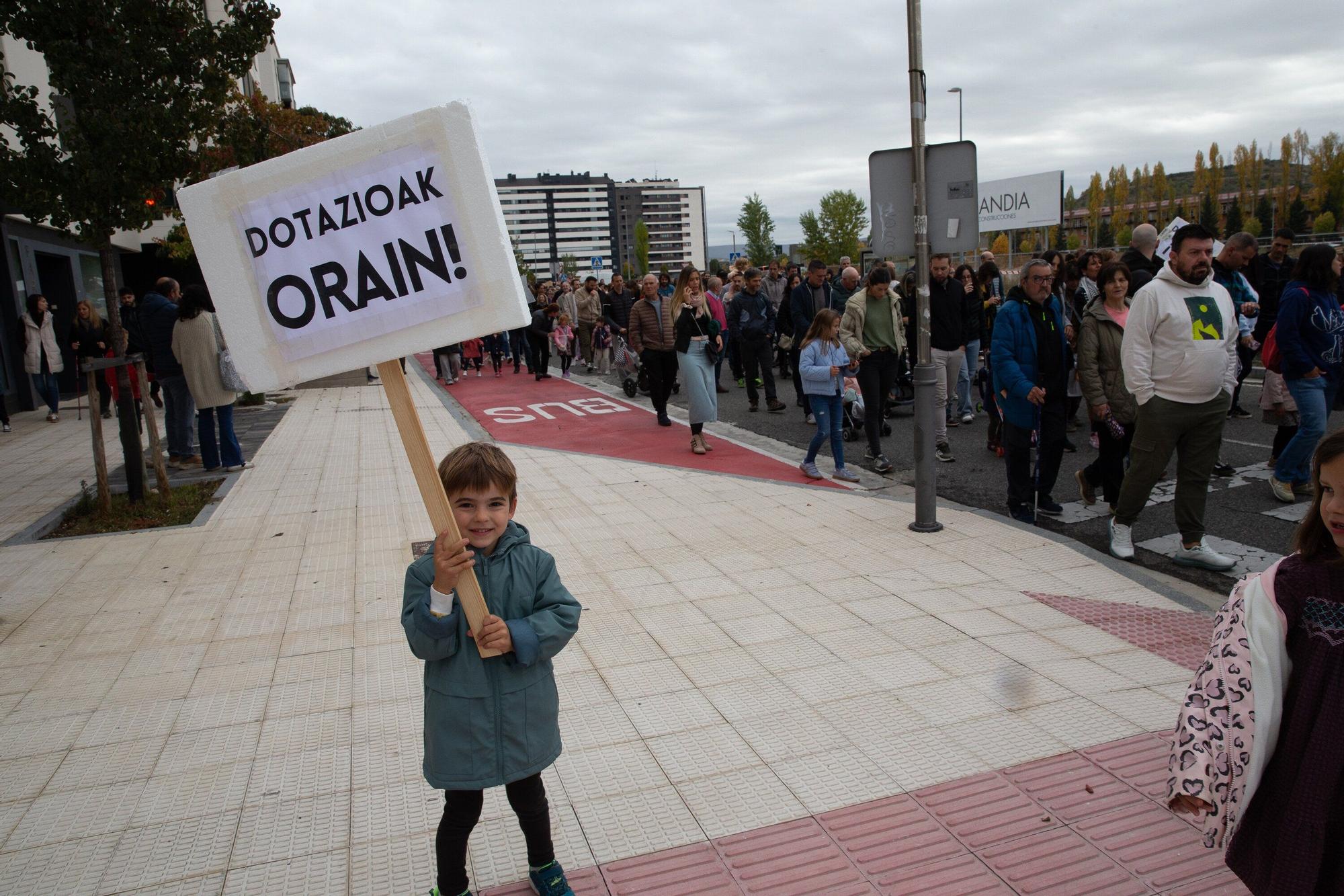 Manifestación del vecindario de Erripagaña para exigir dotaciones