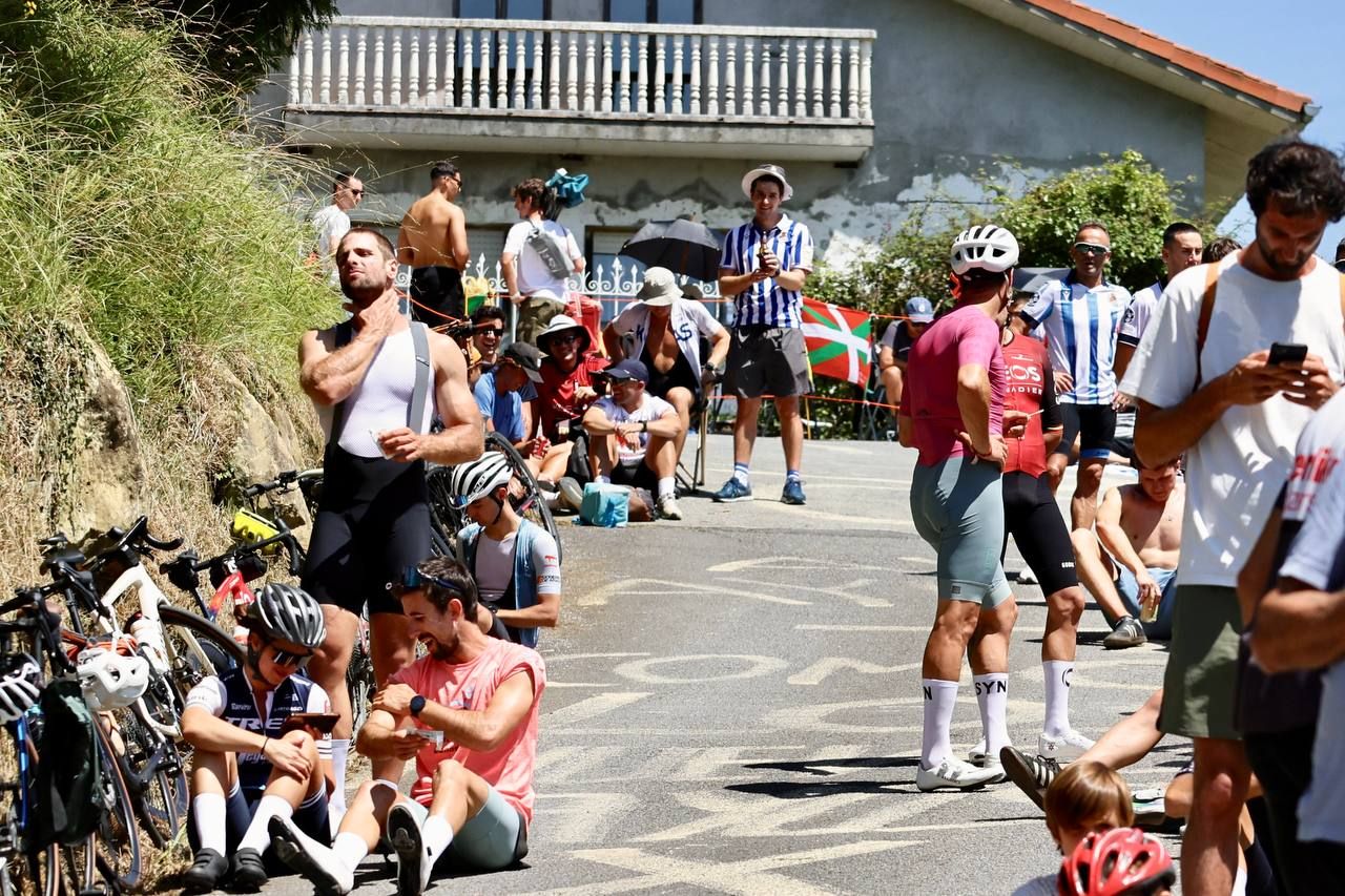 Clásica San Sebastián: Gran ambiente en el puerto de Murgil
