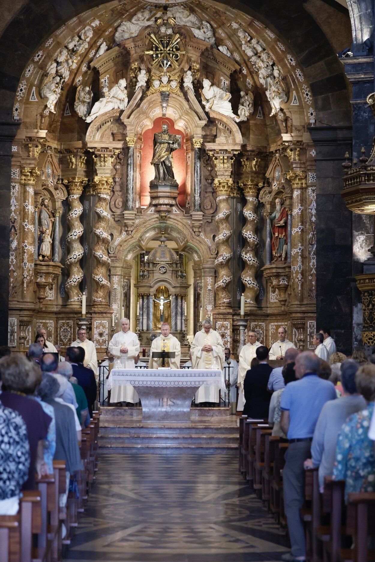 Procesión de autoridades en Azpeitia con motivo de San Inazio Bigarrena