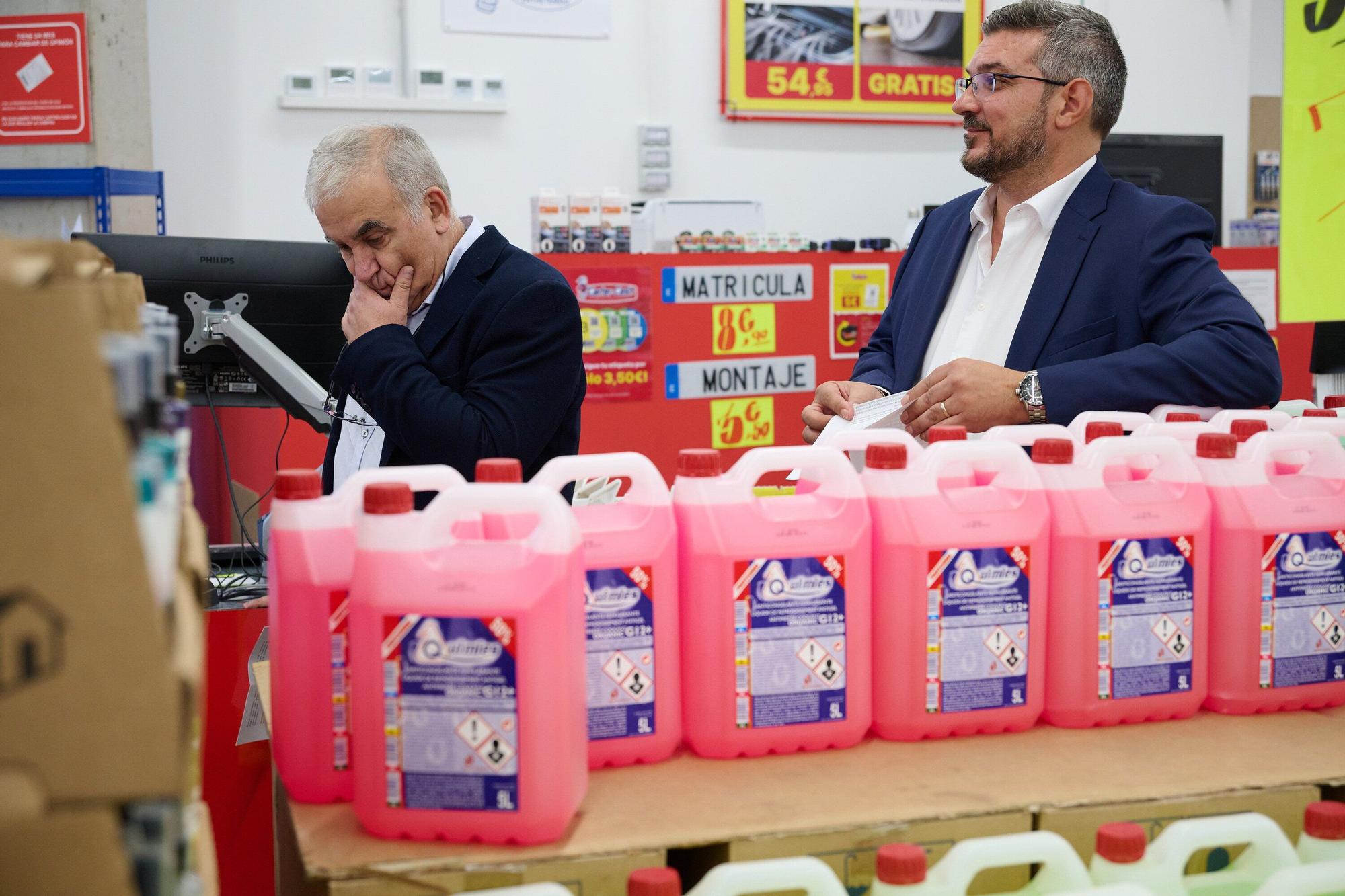 Fotos de la inauguración oficial de la nueva tienda de Carter-Cash en Pamplona
