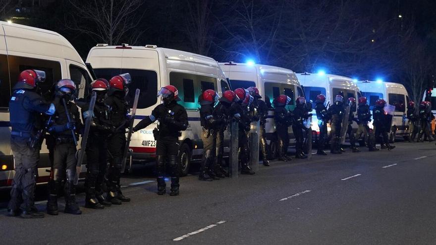 La Ertzaintza vigila la frontera y las entradas a Bilbao para detectar radicales del PSG