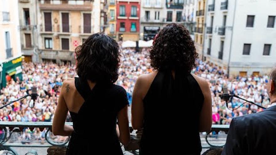 [VÍDEO] Así fue el concierto de la AGAO en los balcones del Ayuntamiento de Pamplona