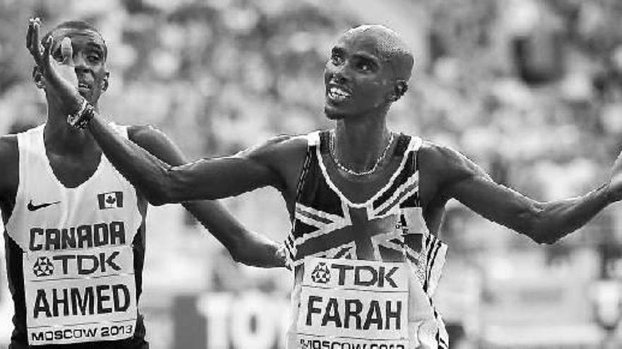 Mo Farah muestra su felicidad después de quedar primero en la prueba de los 10.000 metros.