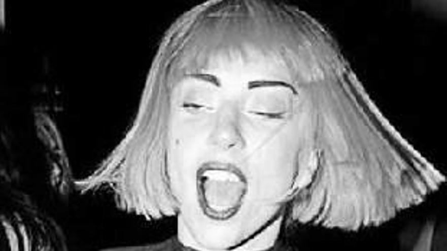 Lady Gaga recogió un premio con este &#039;modelito&#039;.