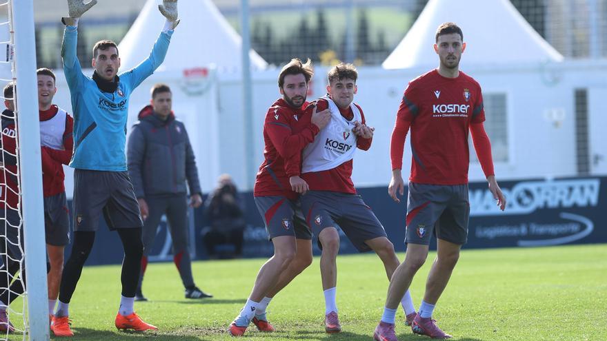 Convocatoria de Osasuna ante el Mallorca: confirmados Budimir y Moncayola y Mikel Serrano como novedad