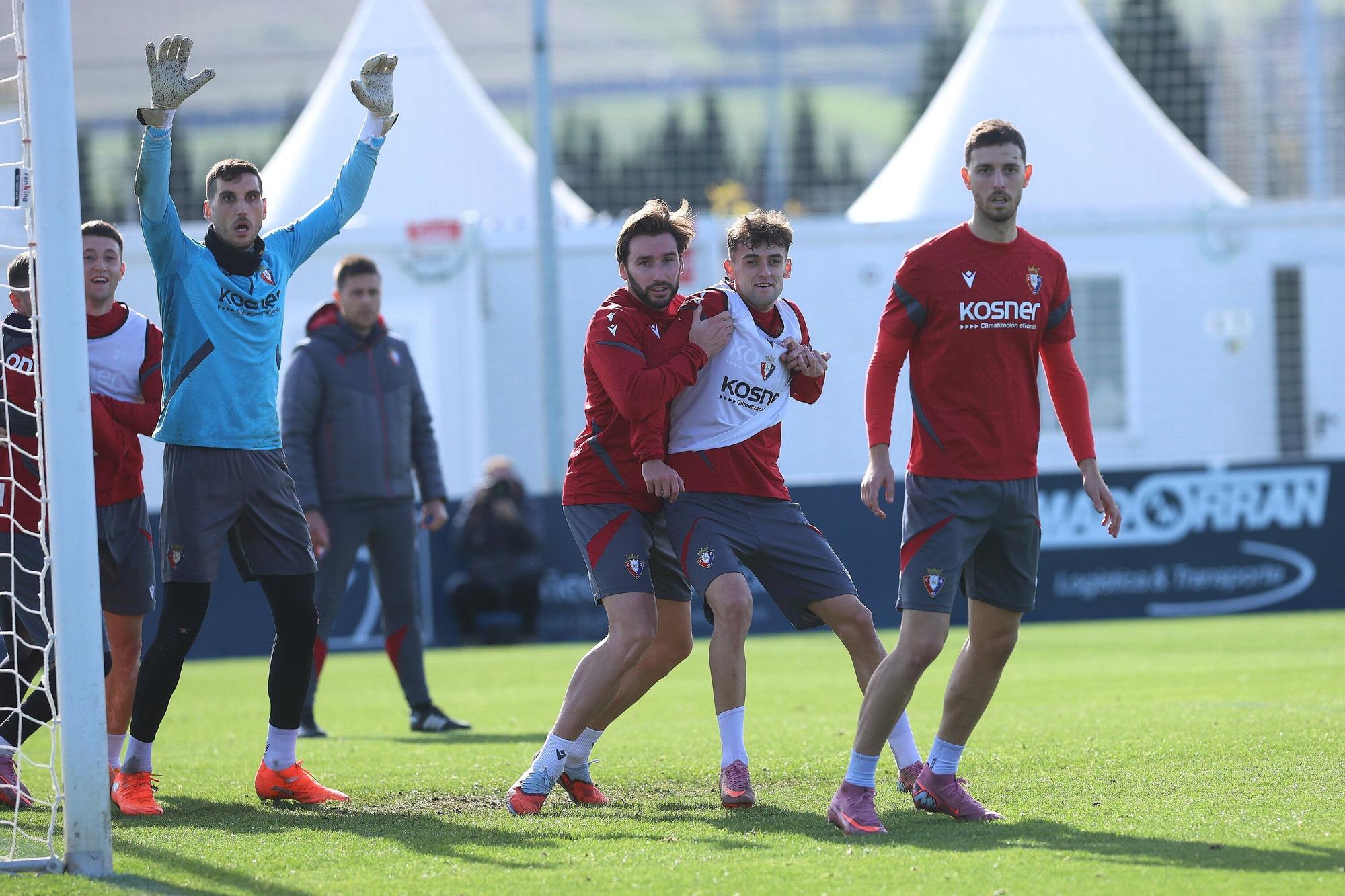Fotos del entrenamiento de Osasuna y de la rueda de prensa de Lisci de este viernes 28 de noviembre