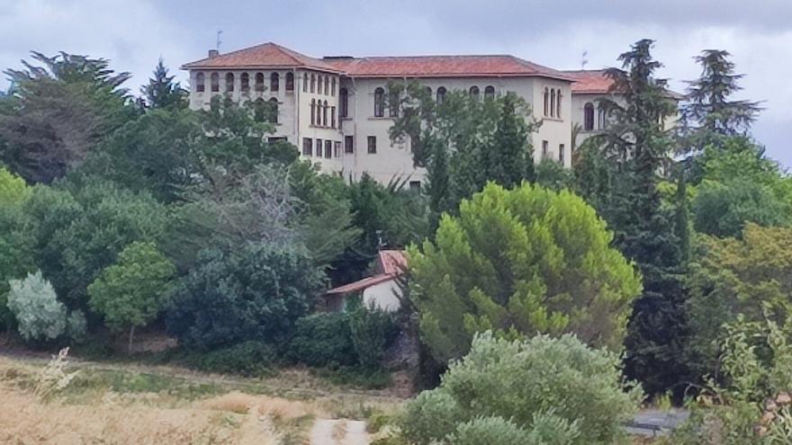 Un sacerdote excomulgado que no reconoce al Papa, el líder de la secta católica ultra que se expande por Navarra