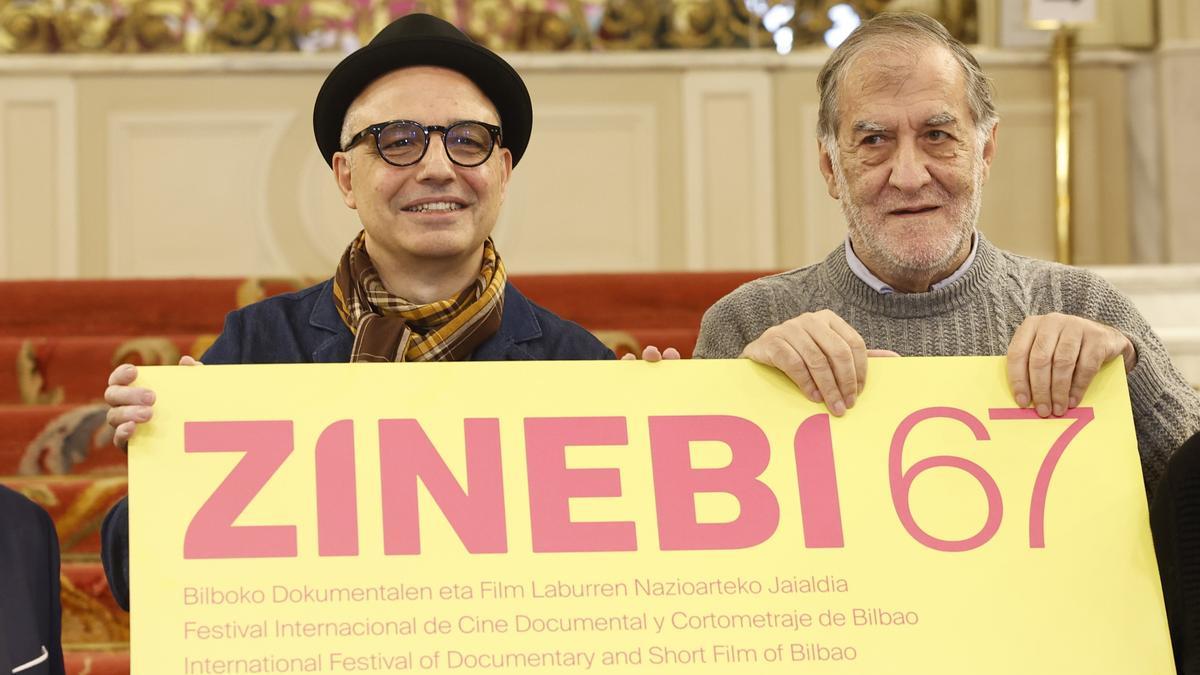 El cineasta Pablo Berger con el actor Ramón Barea en el Arriaga.