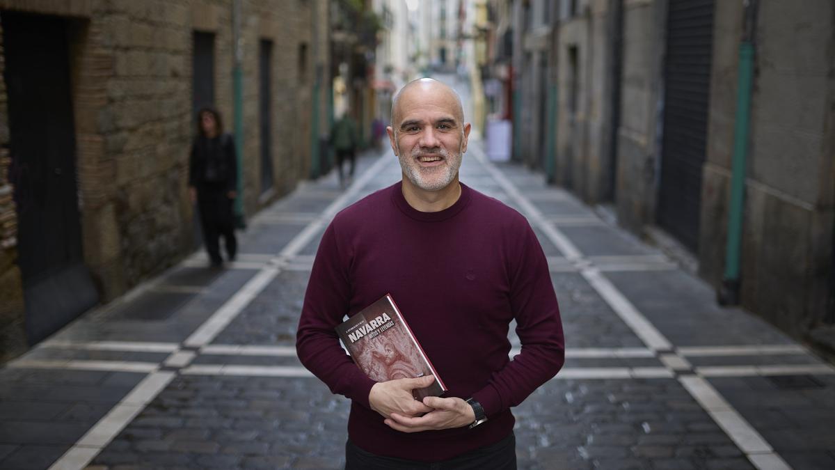 Aritz Otazu, con la obra ‘Mitos y Leyendas’.