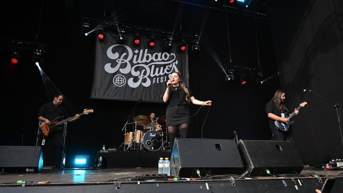 Mississippi Queen &amp; The Wet Dogs abrieron el festival.