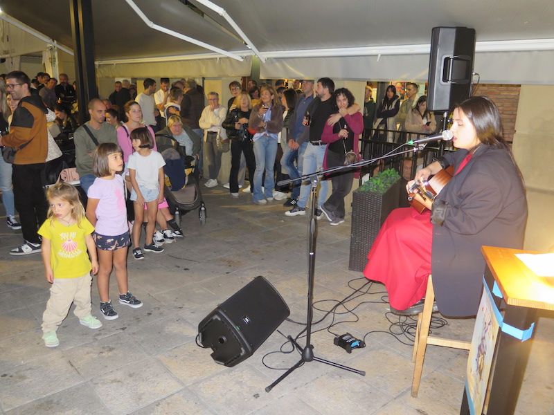 La fiesta de aniversario del bar Eire de Urretxu, en imágenes