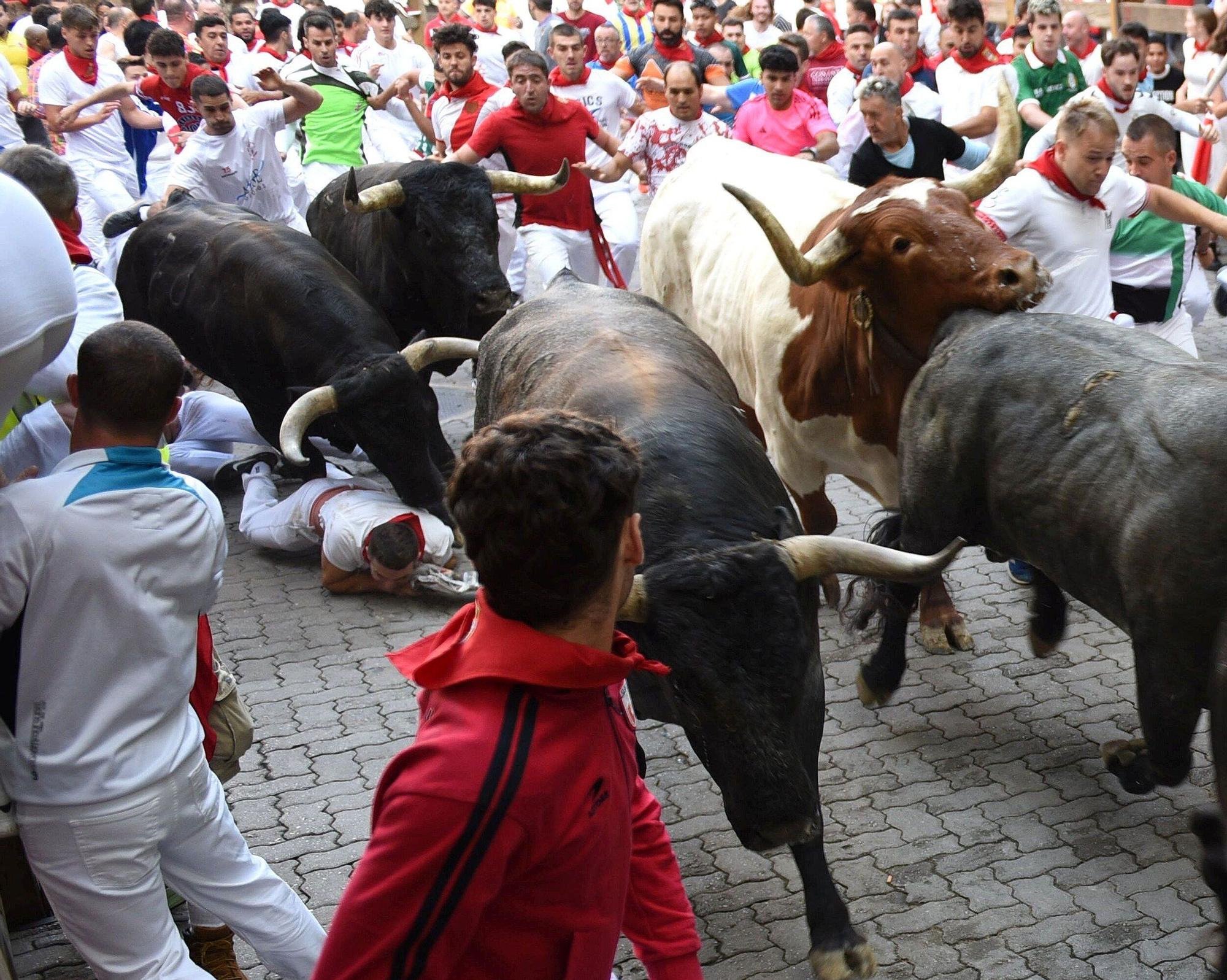 Fotos del octavo encierro de San Fermín con toros de Miura