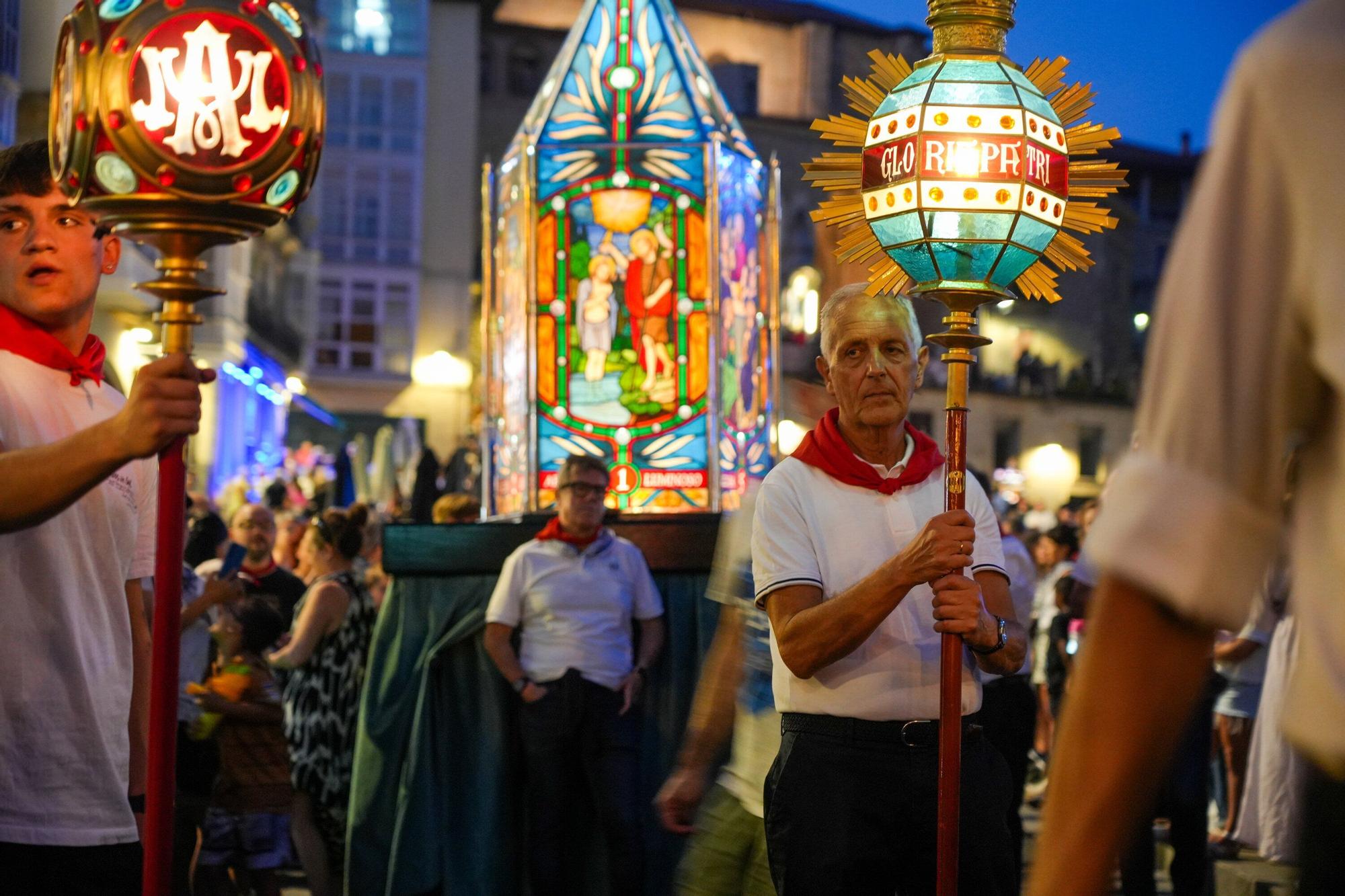En imágenes: Fervor religioso en la procesión de los faroles