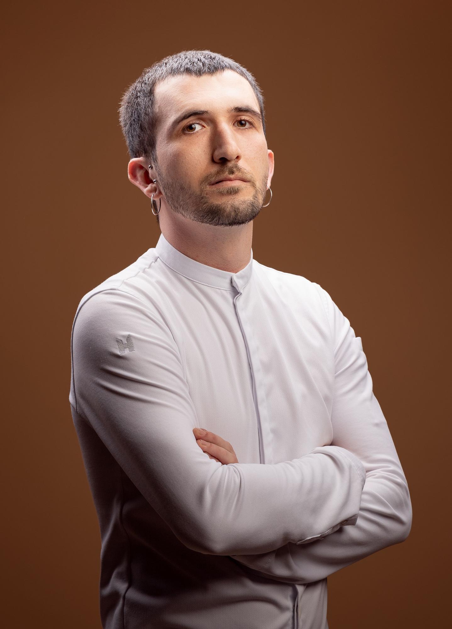 Jon Gil.