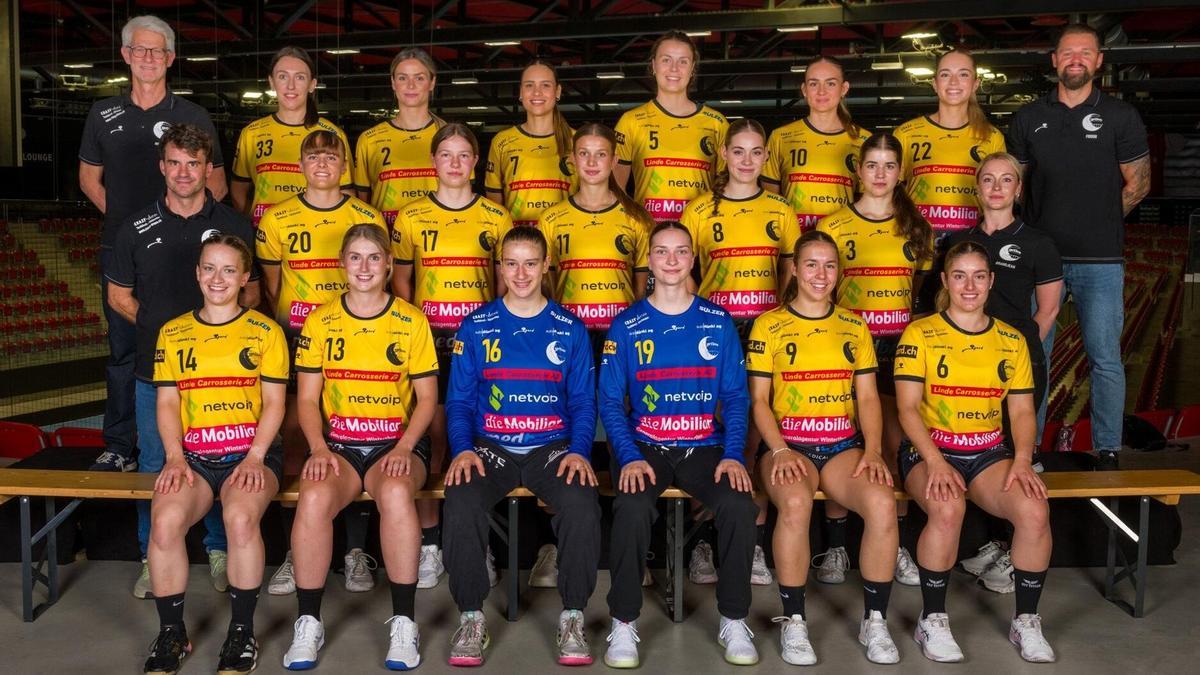 Plantilla y cuerpo técnico del Yellow Winterthur suizo.