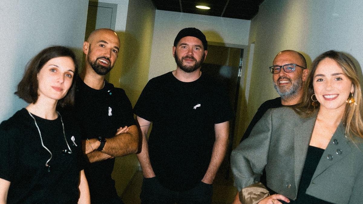 Urriaren 25ean Senperen eman zuten lehen kontzertua Juliek eta bere bandak.R