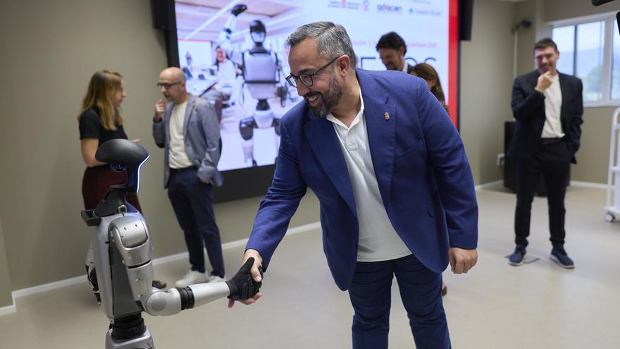 Fotos de la presentación del proyecto "Retos robótica" en Pamplona