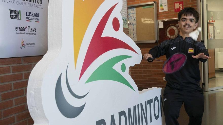 Iván Segura, un 'crack' del parabádminton que brilla en Vitoria