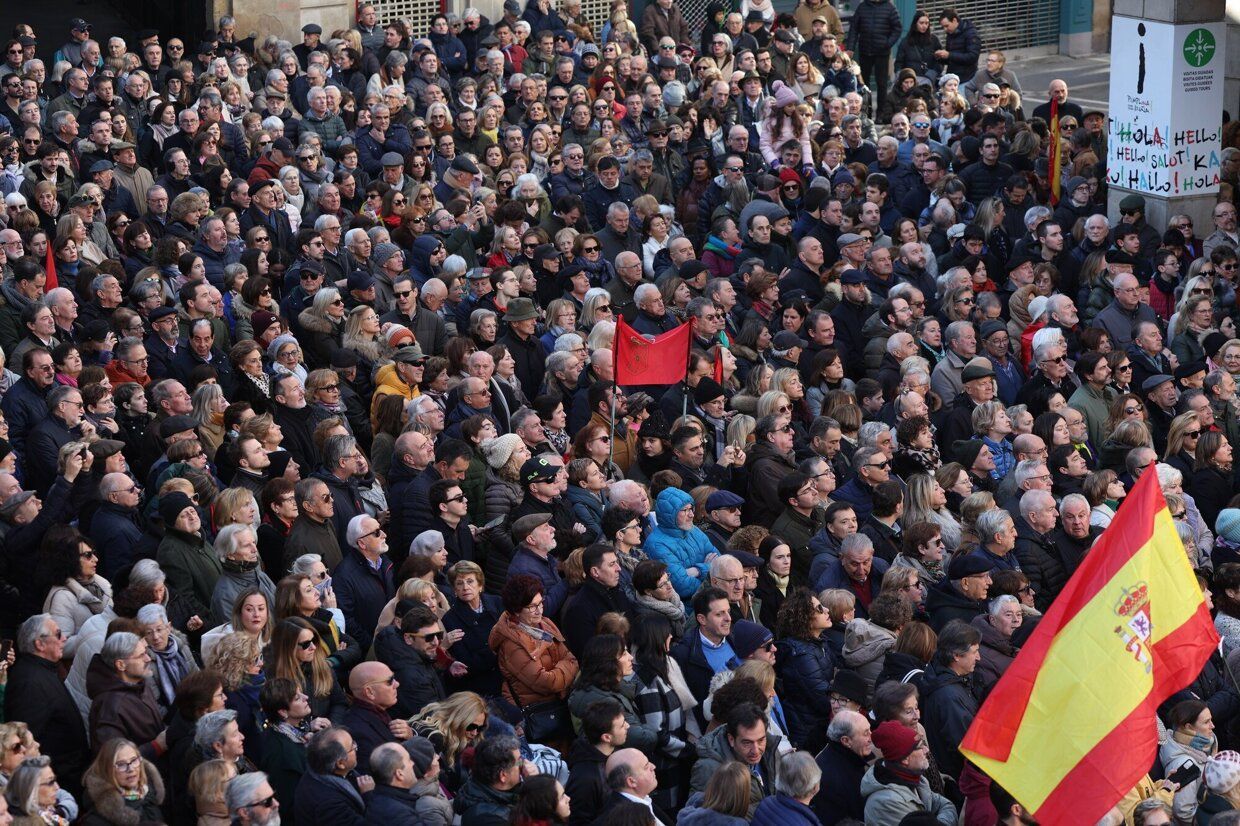 Imágenes de la concentración contra la moción de censura en Iruñea