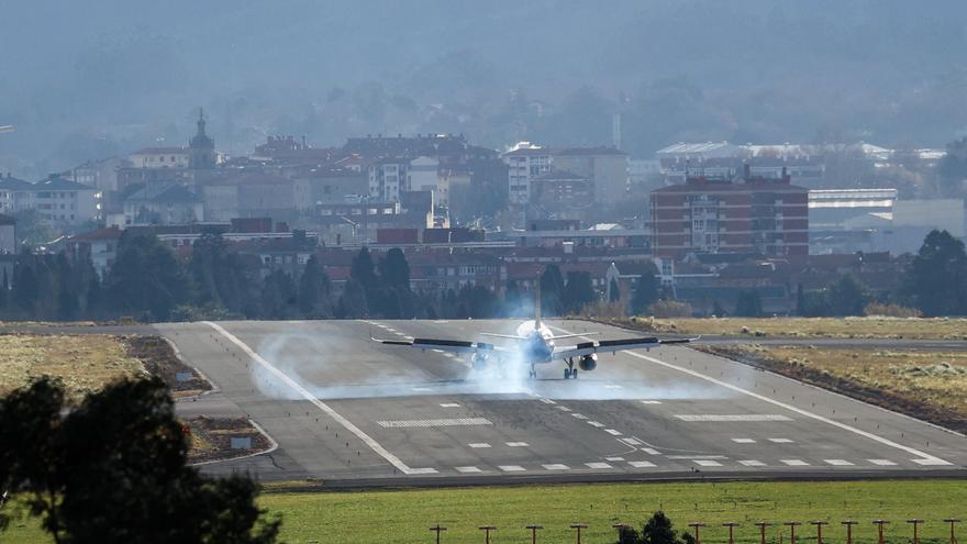 Un fallo obliga a un avión a volver al aeropuerto de Bilbao minutos después de despegar