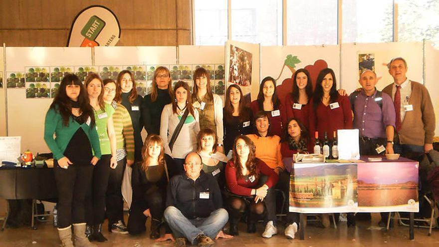 Arriba (de izda a dcha): Itxaso Arechalde, Goizeder Iraola; Ane Vallejo; Amaia Bengoechea; Nekane Otxotorena (profesora); Yaiza Mendive; Andrea Mendinueta; Ainhoa Sancho; Patricia Jimenez; Edurne Apesteguía; Katy Falconi; Serafín García (profesor); Jose M