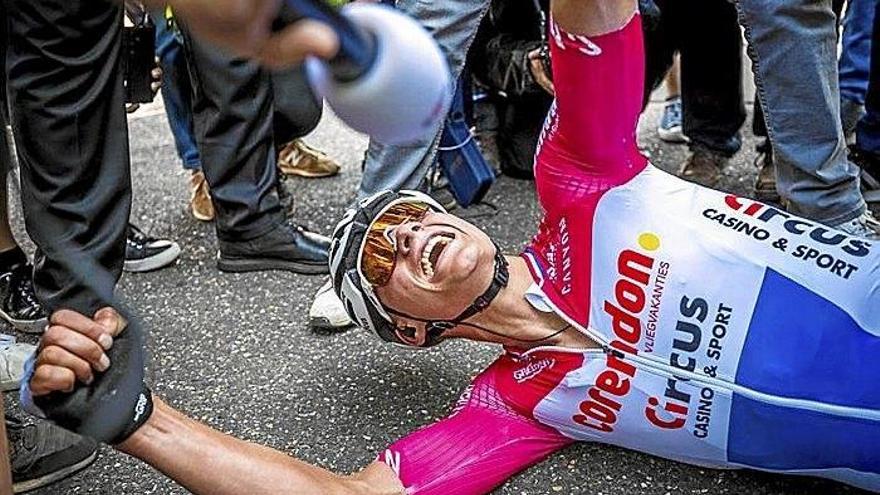 Mathieu van der Poel celebra su victoria en la Amstel.