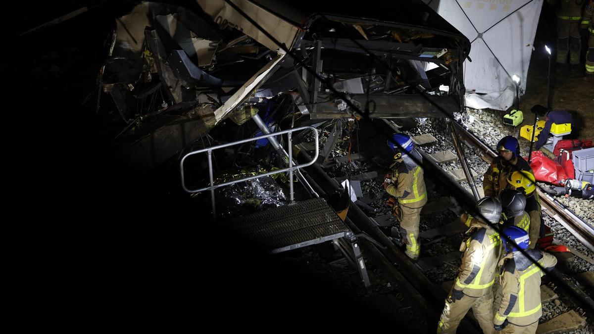 Un muerto y 37 heridos al chocar un tren con un muro caído a la vía en Gelida