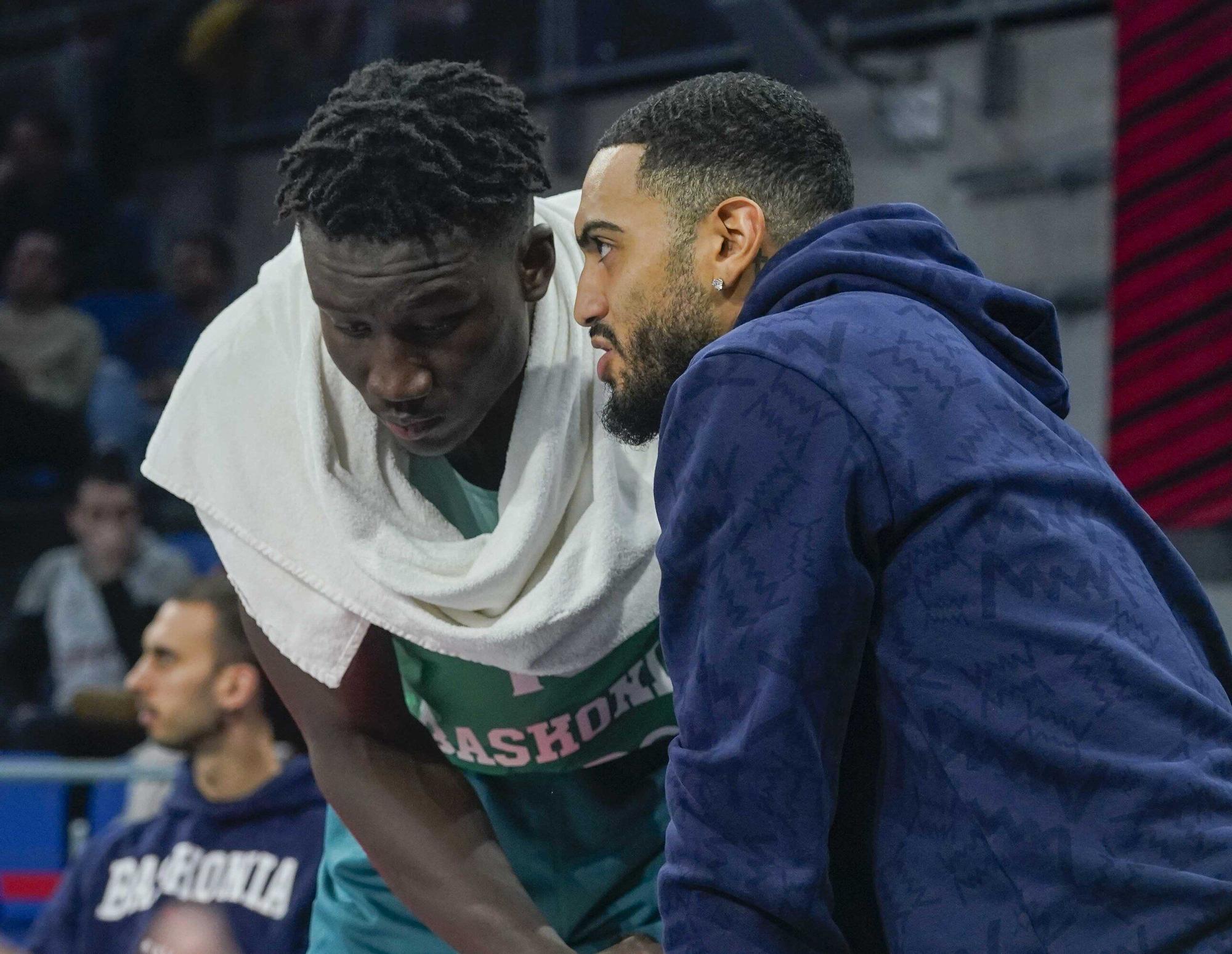 Todas las imágenes del Baskonia - Dubái (92-85)