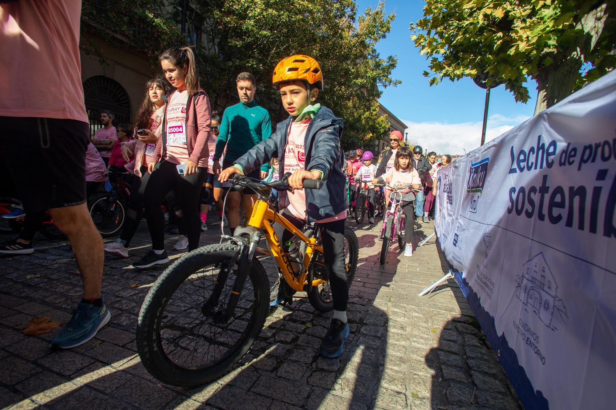 Fotos de la Carrera contra el Cáncer de Mama de Saray en Pamplona 2025