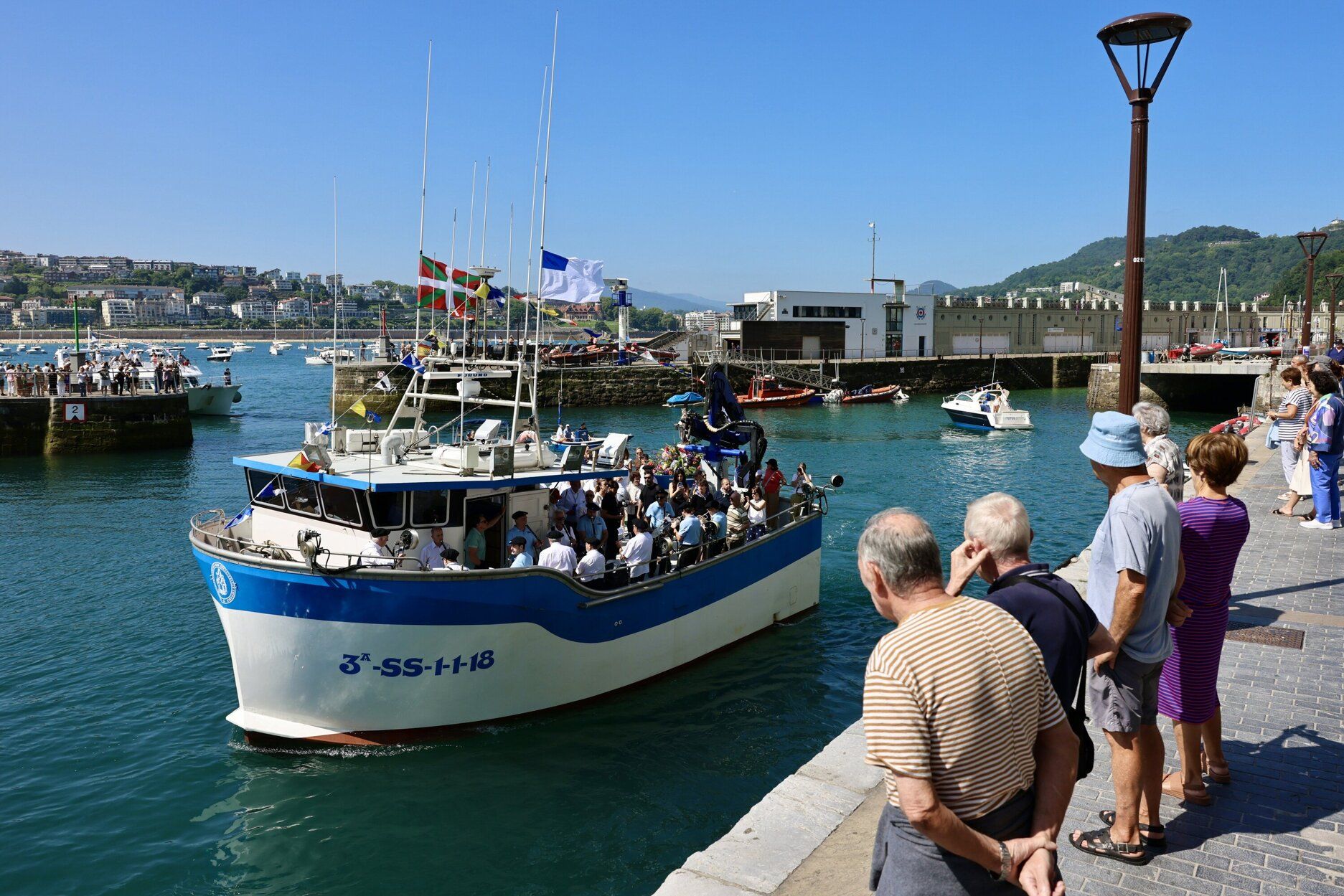 La procesión virgen del Carmen en el Barco Isturiz
