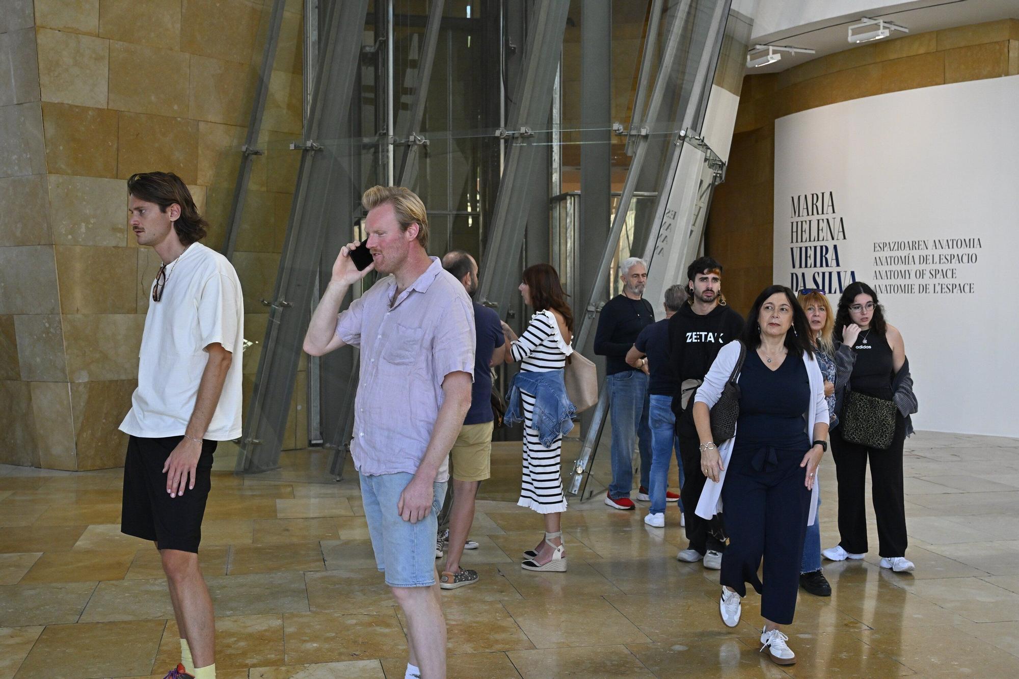 El Museo Guggenheim acoge a miles de visitantes en su 28º cumpleaños