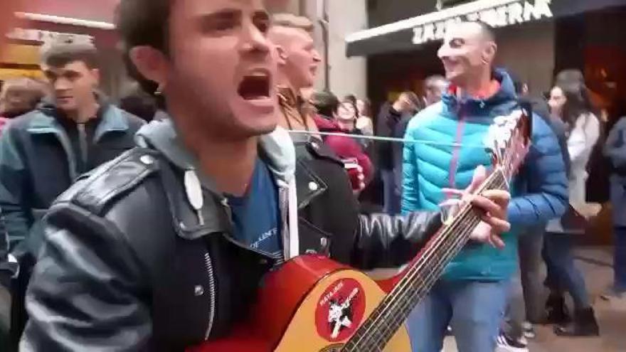 Los seguidores de Laso desplazados desde Biskarreta-Gerendian calentaron la final
