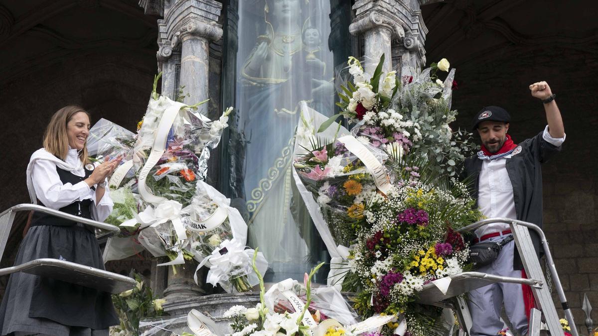 Ofrenda Floral y Aurresku de Honor a la Virgen Blanca
