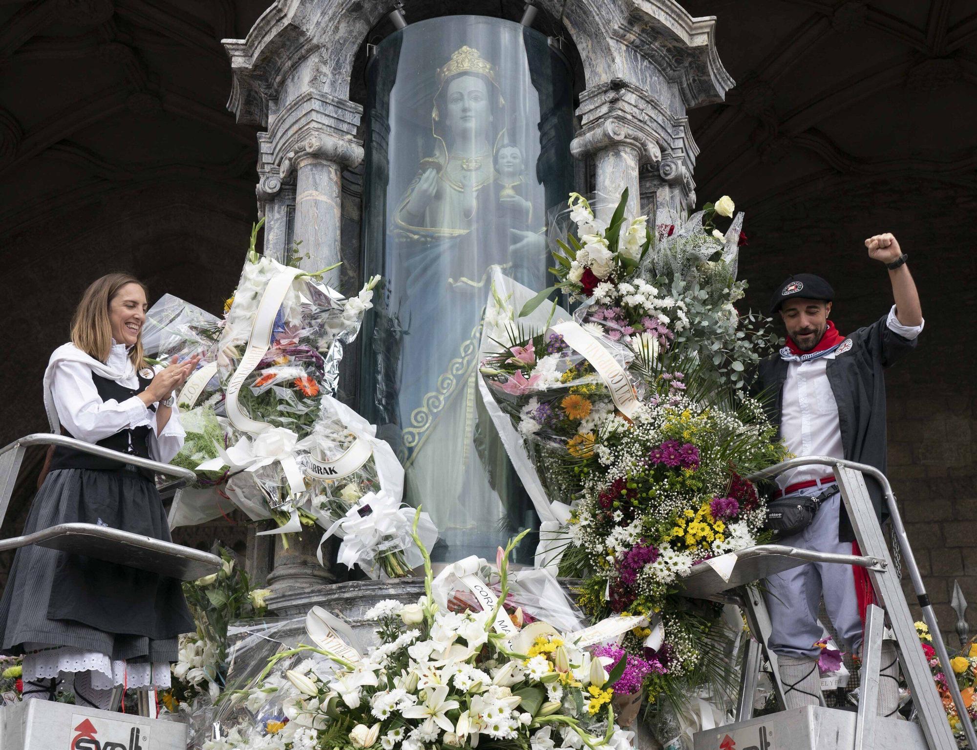Ofrenda Floral y Aurresku de Honor a la Virgen Blanca