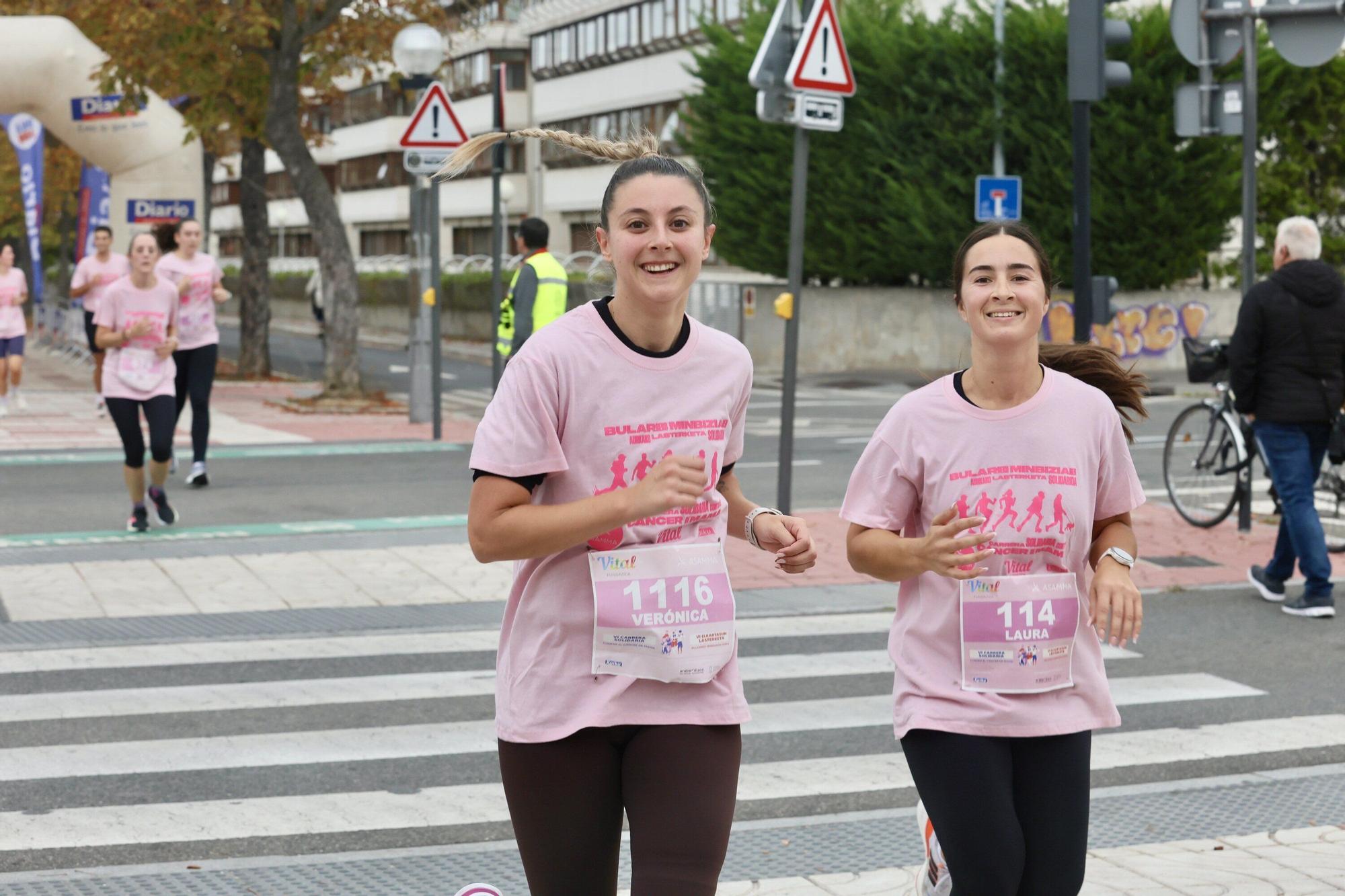 En imágenes: Vitoria se vuelca con la VI Carrera Solidaria contra el Cáncer de Mama