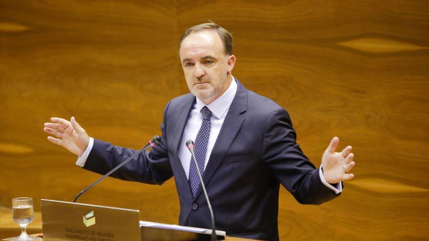 El presidente de UPN, Javier Esparza, durante el pleno del Parlamento.
