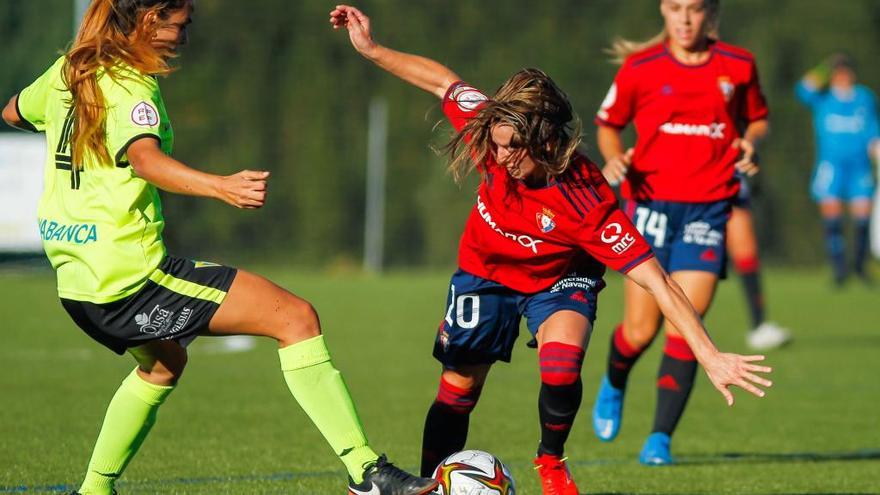 La rojilla Urbani intenta superar a Ana Bonilla, del Friol, en el partido de este miércoles.