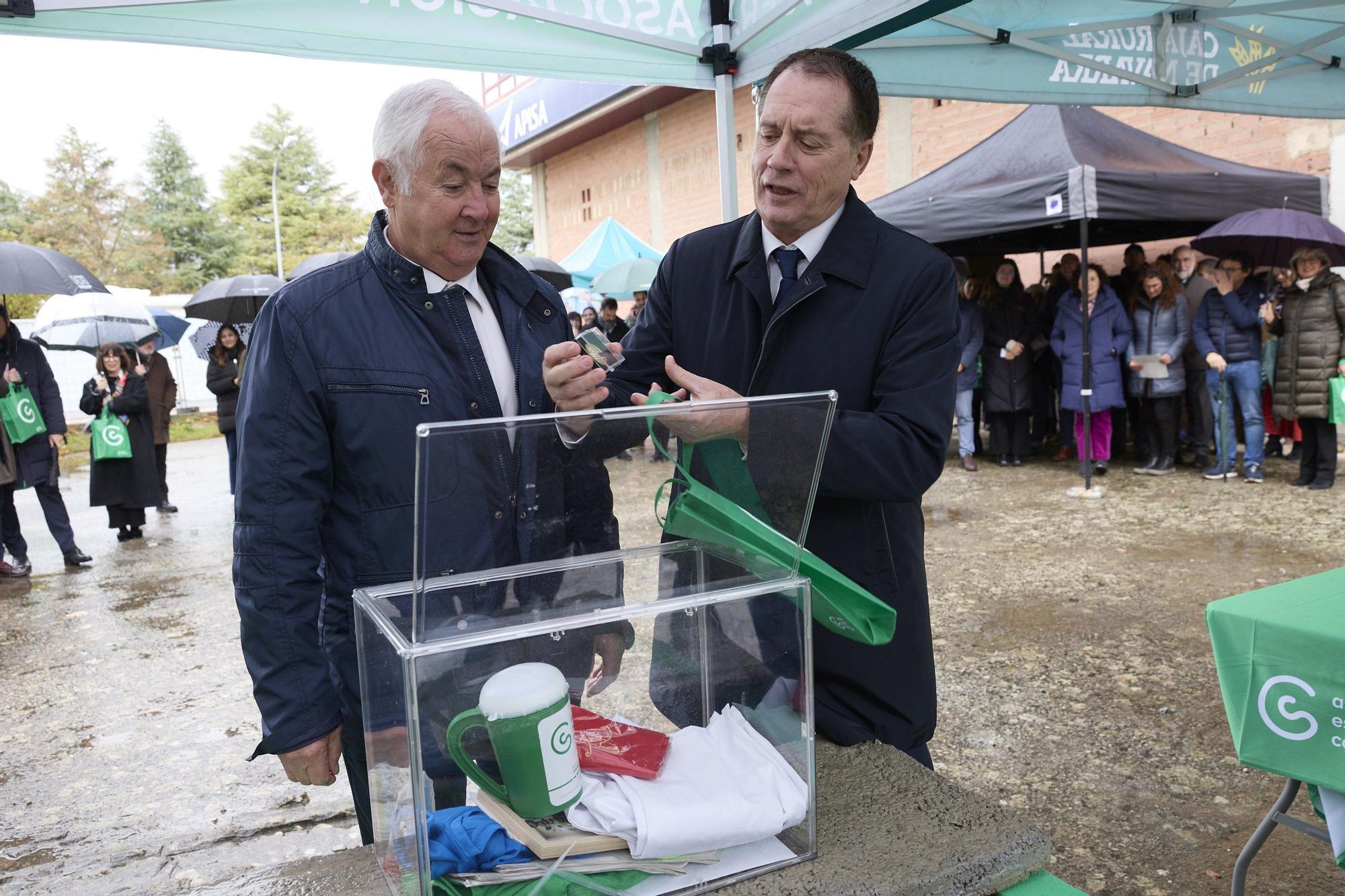 Colocación de la primera piedra del nuevo espacio abierto de la AECC 'La casa de la Vida'