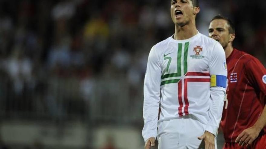 Cristiano marca y lo celebra  en la remontada de Portugal