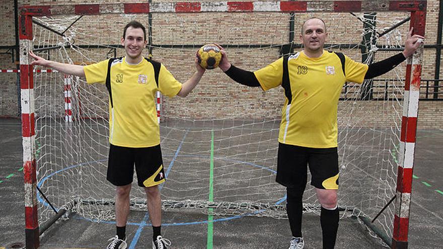 Marko y Boban posan en las instalaciones de Gaztelueta, su equipo.