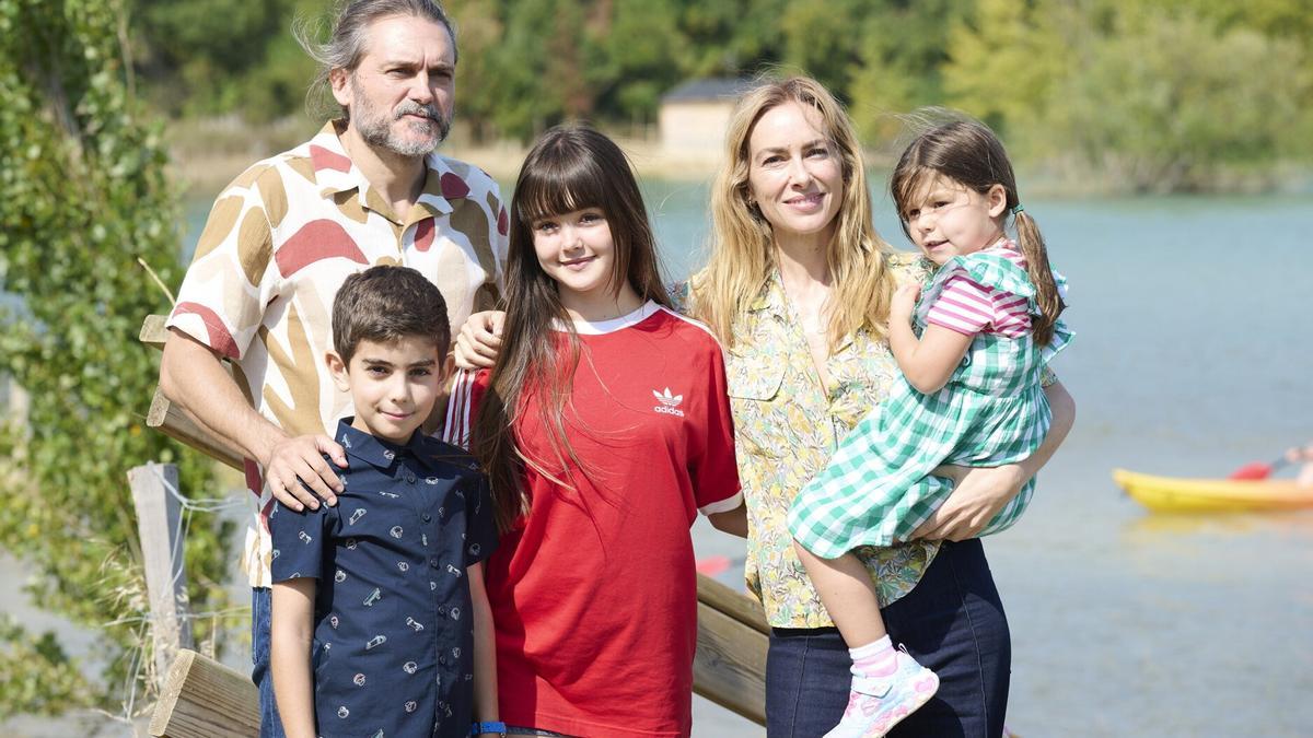 Rodaje de la película &quot;TRES DE MÁS” con los actores Salva Reina y Kira Miró.